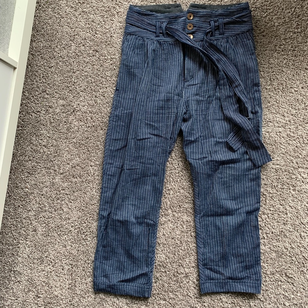 FREE PEOPLE blue and white linen pants